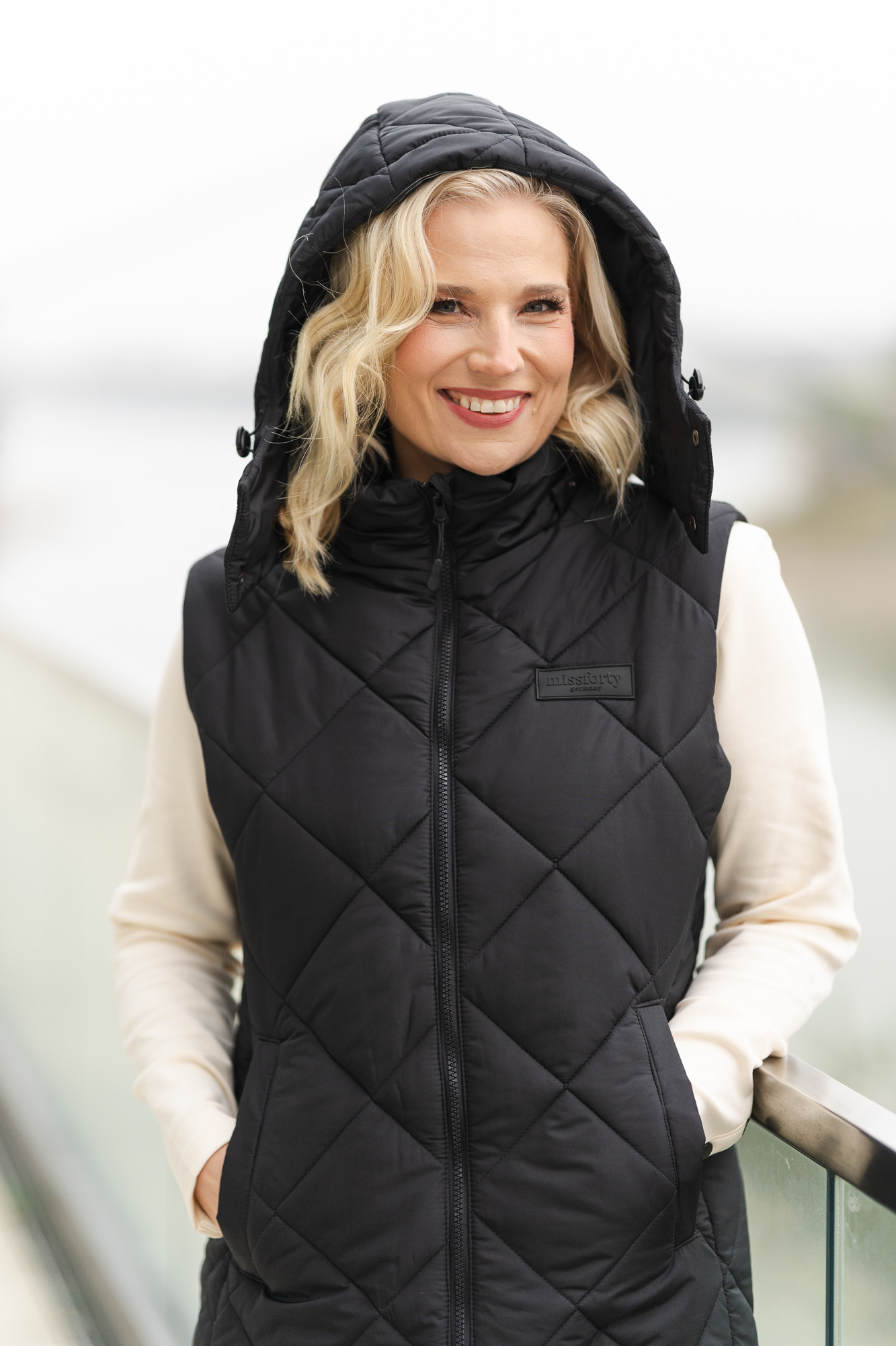 Lange Steppweste in schwarz von missforty germany