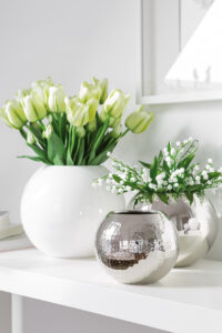 115279 Vase Glas weiß Kugelvase rund Opalglas Dekovase Tischvase MOON von Fink Living