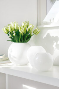 115279 Vase Glas weiß Kugelvase rund Opalglas Dekovase Tischvase MOON von Fink Living