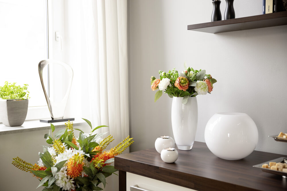 115279 Vase Glas weiß Kugelvase rund Opalglas Dekovase Tischvase MOON von Fink Living