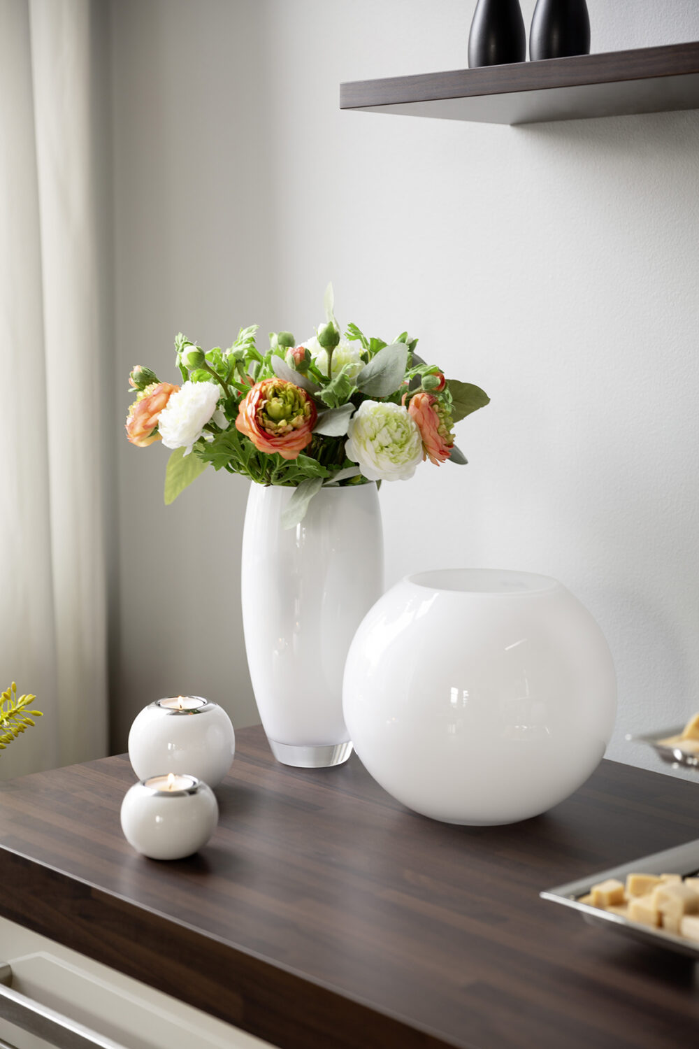 115279 Vase Glas weiß Kugelvase rund Opalglas Dekovase Tischvase MOON von Fink Living