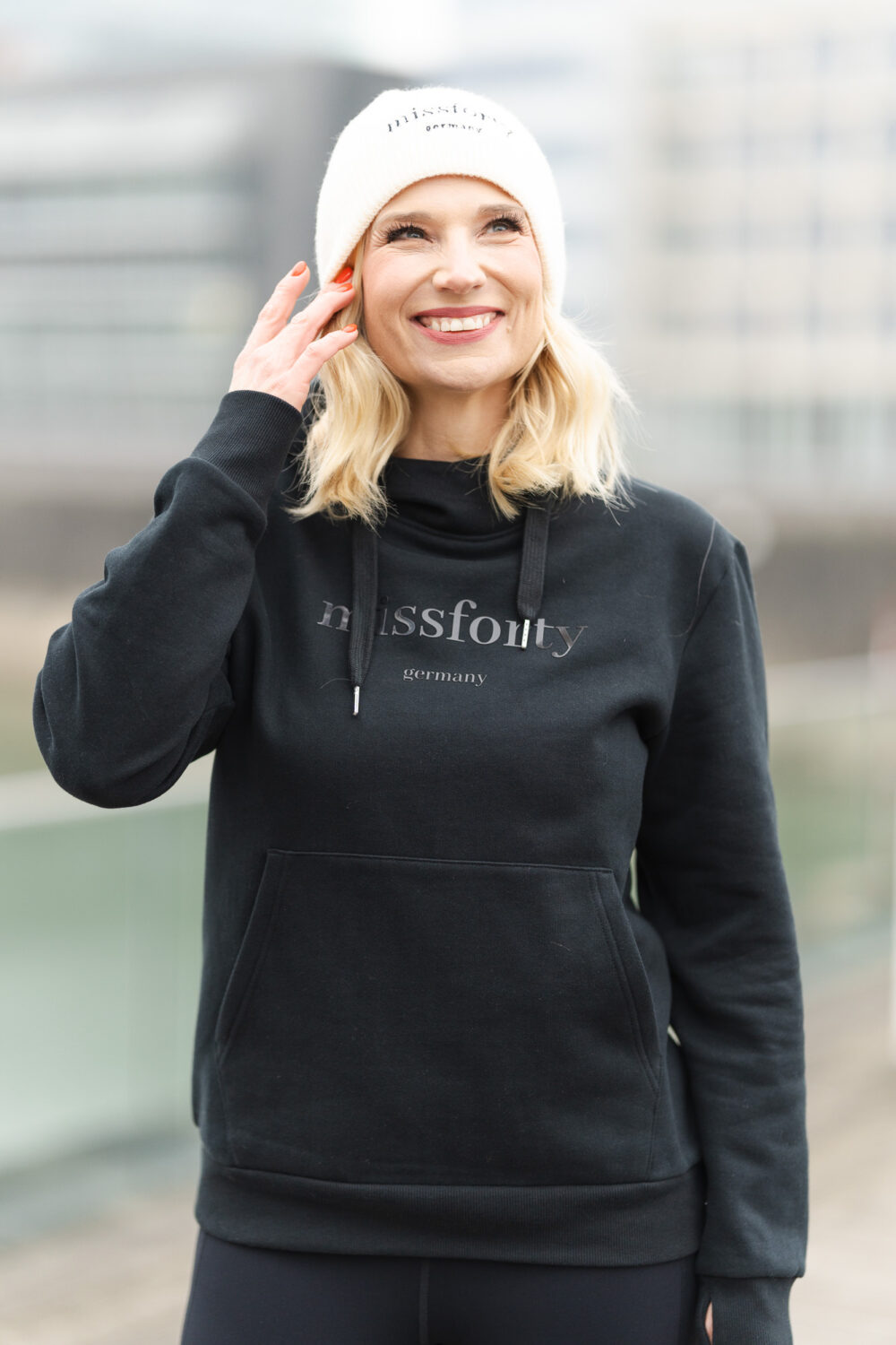 sweatshirts auf rechnung Schwarzer Hoodie von missforty germany SW-01 MISSFORTY
