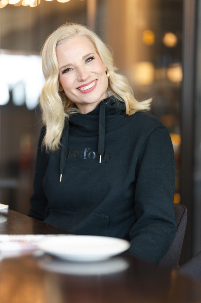 sweatshirts auf rechnung Schwarzer Hoodie von missforty germany SW-01 MISSFORTY