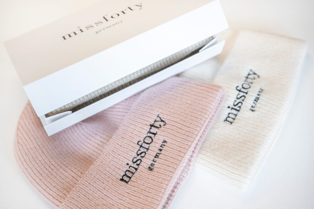 BEANIERO Damen Strickmütze Beanie Strickbeanie Frauengeschenk Geschenkbox weiß softrosé