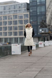 Lange Steppweste in winter-white von missforty germany winter white #missforty#