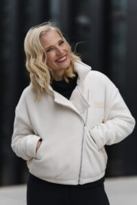 Teddyjacke im Bikerstil von missforty germany #missforty#
