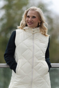 Lange Steppweste in winter-white von missforty germany winter white #missforty#