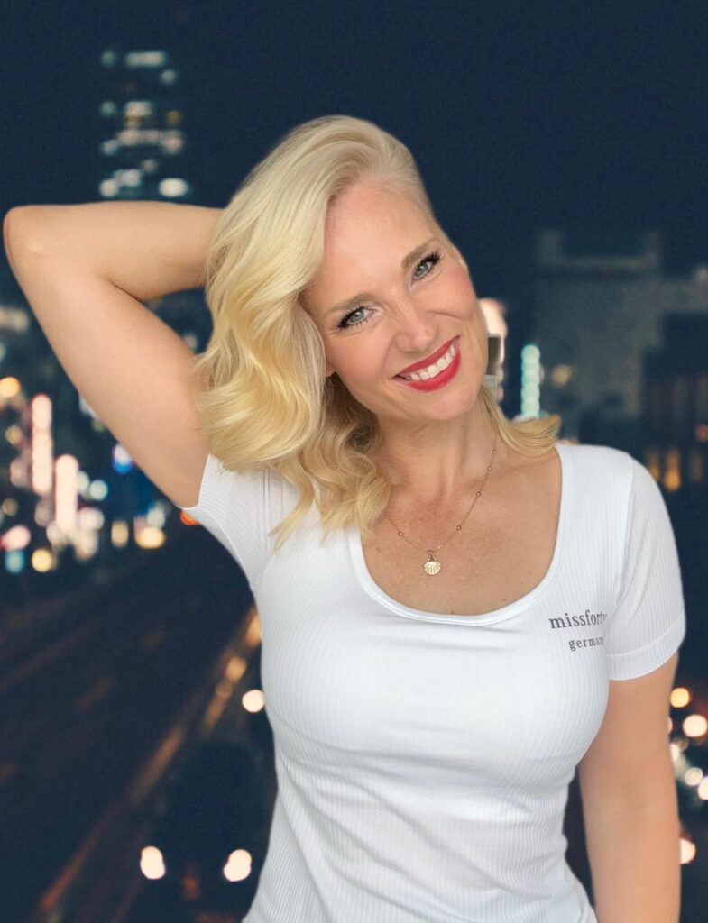Damen Shirt mit integrierten Cups von missforty germany Missforty