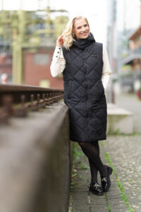 Lange Steppweste in schwarz von missforty germany #missforty#