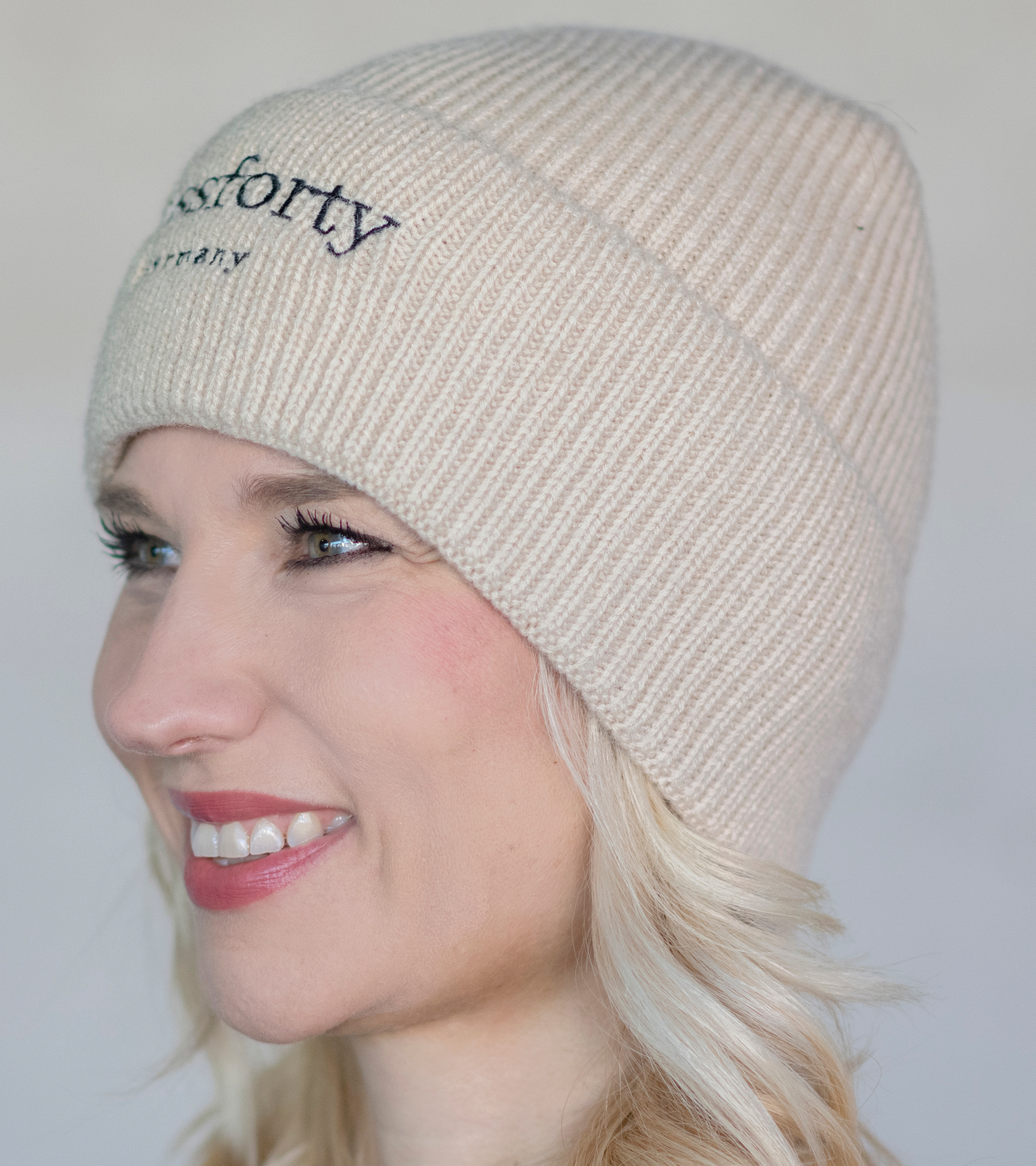 BEANIEBE Damen Strickmütze Beanie Strickbeanie Frauengeschenk Geschenkbox weiß softbeige